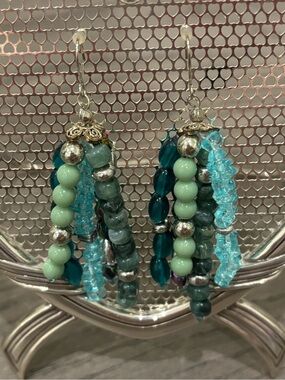 💙💚Premier Designs Handcrafted Teal & Aqua Beaded Dangle Earrings💙💚